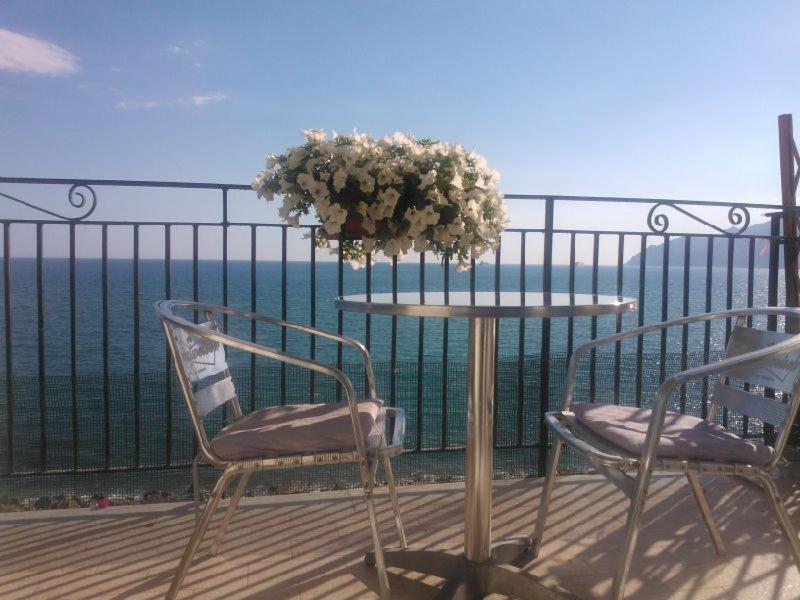 B&B Fronte Del Mare Salerno Exterior foto